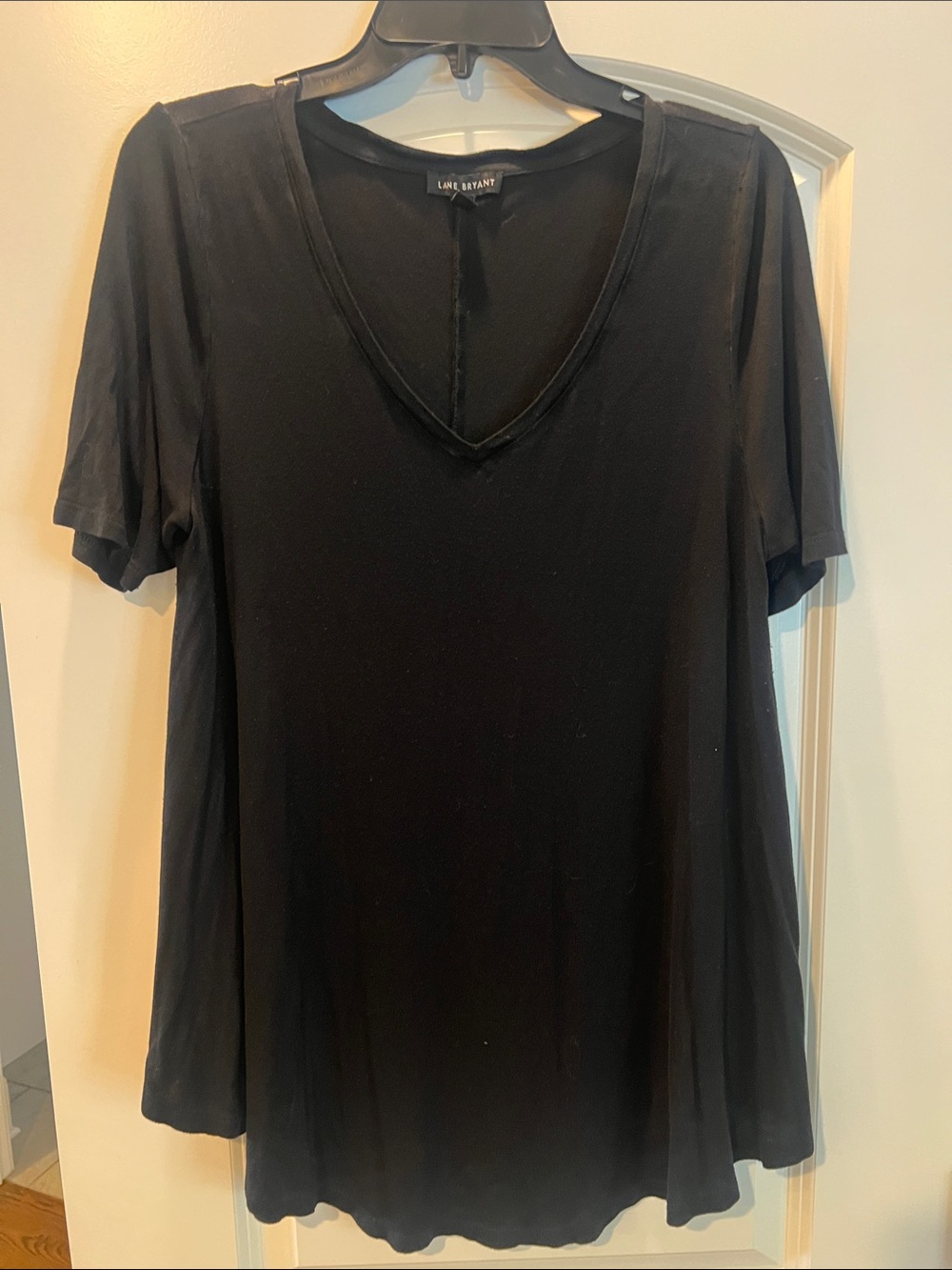 Lane Bryant Black V-Neck Short Sleeve Tee